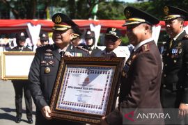 Kajari Samarinda terima penghargaan dari Polres berkat sinergi penanganan perkara