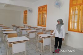 Mebel Sekolah Rakyat di Temanggung dalam proses pemasangan