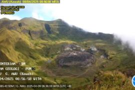 Kementerian ESDM ajak warga patuhi radius bahaya Gunung Awu di Sangihe