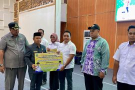 Bupati Tapin naikkan tunjangan perangkat desa dan kader posyandu