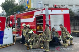 50 personel Gulkarmat padamkan kebakaran RS Hermina