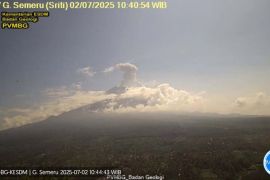 Semeru kembali erupsi dengan tinggi letusan 1.000 meter