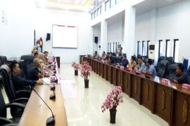DPRD Barut bahas pemasangan KWH listrik di Desa Karamuan