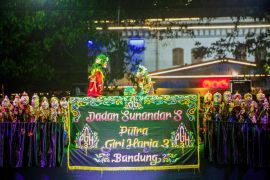 Pagelaran wayang golek, ribuan warga padati Alun-Alun Kota Bogor