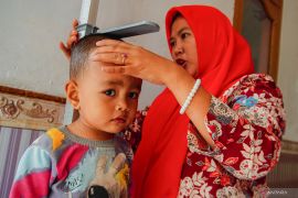 Prevalensi stunting nasional turun