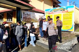 Penerimaan siswa baru di Manokwari dapat pengawalan ketat polisi