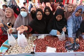 Harga beras turun, cabai rawit dan bawang turun