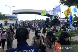 Ratusan pelamar PT YMMA Bekasi gagal tes dampak unjuk rasa