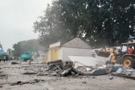 Pemkab Karawang tertibkan bangunan di sisi rel untuk dibangun ruang terbuka hijau