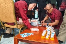 Lapas Narkotika Kelas IIB Muara Sabak tes urine 74 pegawai