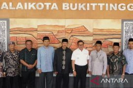 Wako Ramlan apresiasi semangat warga membangun masjid di Bukittinggi