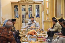 Pemkot Padang jajaki kerjasama pengelolaan sampah berbasis IoT dengan UNES