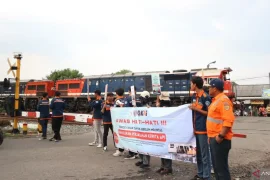 KAI Palembang melarang anak-anak bermain di jalur KA saat libur sekolah