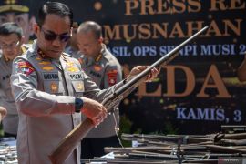 Polda Sumsel musnahkan barang bukti senjata api Page 2 Small