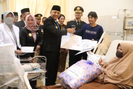 Dua bayi lahir di Hari Bhayangkara dapat kado khusus dari Wali Kota Tegal