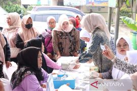 IBI Bekasi berikan layanan kesehatan gratis melalui Gebyar Hari Bidan