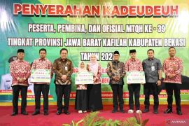 Pemkab Bekasi berikan "kadeudeuh" kafilah MTQH ke-39 Jawa Barat berprestasi