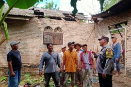 Angin puting beliung rusak 10 rumah dan satu masjid di Secanggang, Langkat