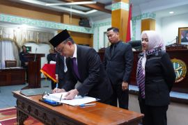 DPRD Pontianak terima LPJAPBD 2024, Edi Kamtono komitmen tingkatkan kinerja