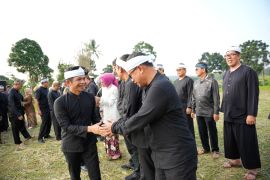 Bupati Purwakarta lantik 14 pejabat eselon II di hamparan sawah Desa Pusakamulya