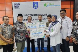 BPJS Ketenagakerjaan Pangkalpinang serahkan BSU ke pekerja di Babel