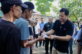 68 korban angin puting beliung di Serdang Bedagai terima bantuan