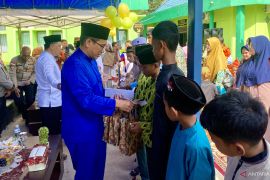 Kemenag Batam bagikan santunan pada 100 anak yatim dan difabel