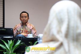 Bupati Tapin wawancarai kandidat pimpinan BPR