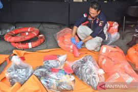 KMP Tunu Pratama Jaya tenggelam, ini barang-barang milik penumpang yang ditemukan tim SAR