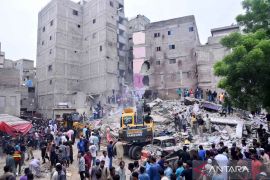 Korban tewas akibat gedung ambruk di Karachi meningkat jadi 27 orang