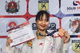 Kanaya Mahasiswa FH President University siap harumkan Indonesia di pentas karateka dunia