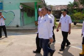 Bupati Karawang siap renovasi kerusakan ruang sekolah akibat banjir