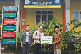 Pegadaian salurkan bantuan Rp35 Juta untuk Pesantren Al-Mansyur Bangka Belitung