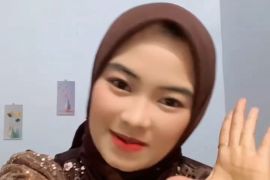 Terpopuler: Penyayi Yunita ajak warga ikut Rinjani Color Run 3, harga emas naik hingga tim SAR cari korban kapal Tunu Pratama