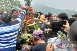 Pemkab Kediri manfaatkan ritual larung sesaji untuk tarik wisatawan