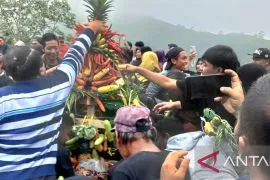 Pemkab Kediri manfaatkan ritual larung sesaji untuk tarik wisatawan