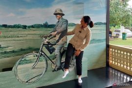 Official invites tourists to explore Bengkulu nature, historic sites