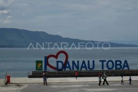 Gubernur Sumut dukung  Pemkab Samosir bangun wisata pantai Danau Toba