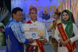 M Aufa Faris dan Nabila H dinobatkan jadi Utuh dan Aluh HSS 2025