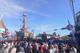 Persiapan Puncak Pesona Hoyak Tabuik Piaman 2025 Page 1 Small