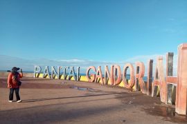 Wisata Pantai Gandoriah Pariaman Page 1 Small