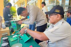 Pemkab Agam tera ulang timbangan pedagang di 12 pasar tradisional