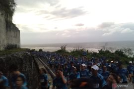 4.000 pelari jajal tebing Pantai Pandawa