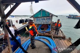 Polres Bangka Barat tangkap 13 ponton tambang liar bijih timah