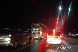 Tol Cipularang arah Jakarta semalam macet pada libur akhir pekan dan libur sekolah