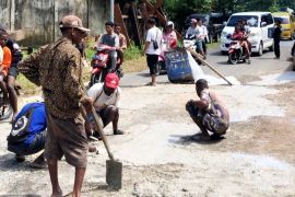 DPRK Kaimana bersinergi tingkatkan kualitas infrastruktur jalan