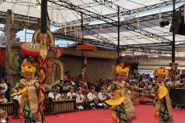 Seniman Badung tampilkan tabuh kreasi dan Tari Legong di PKB 2025