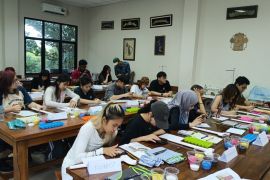 Prodi Keris ISI Solo dan NAFA Singapore kolaborasi menyulam jejak budaya