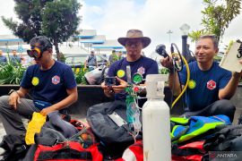 Penyelam siap lakukan operasi SAR bawah laut di Selat Bali
