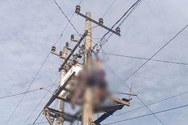 Tragis, pencuri kabel tewas tergantung di trafo PLN